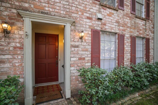Building Photo - 13166 Trail Hollow Dr