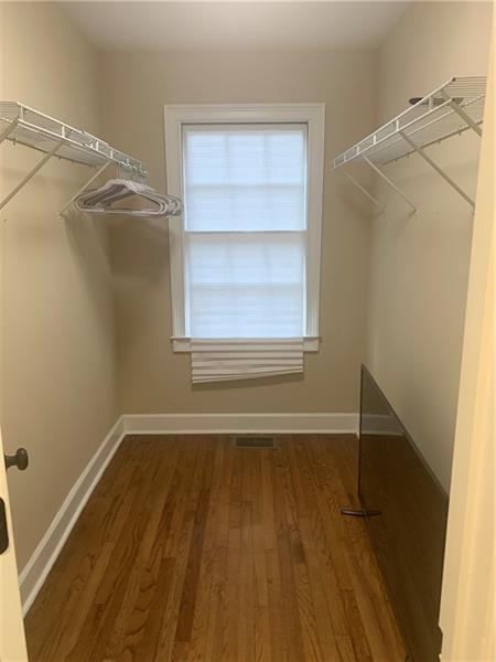Foto del edificio - 2209 Baker Rd NW