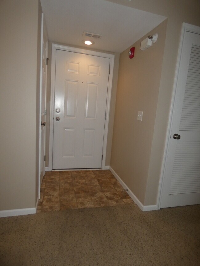 Foto del edificio - Beautiful Condo in North Kansas City School District!