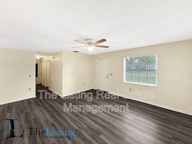 Foto del edificio - 5653 Viburnum Ct