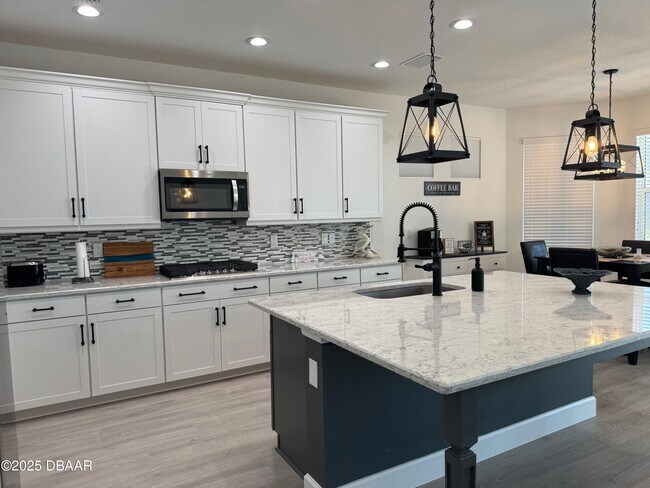Foto del edificio - 772 Margaritaville Ave