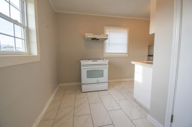 Foto del edificio - 1 Bedroom 1 Bathroom Home- No Pets