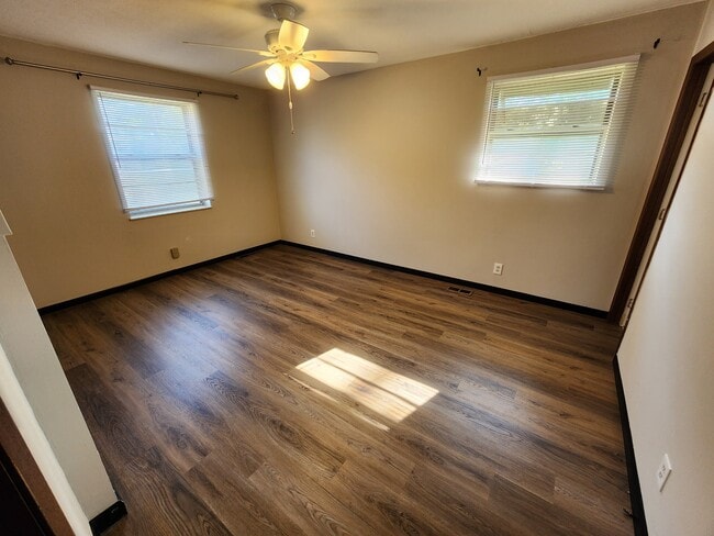 Foto del edificio - 7713 Widdecomb Rd