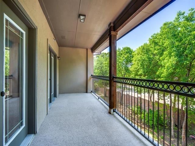 Building Photo - 932 Brook Forest Ln