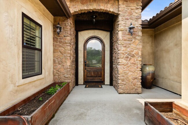 Foto del edificio - Luxury Furnished 4-Bedroom Home in Eagle's Bella Terra Neighborhood