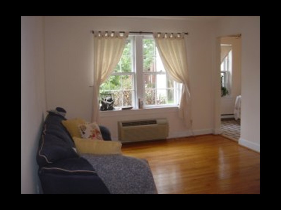 Foto principal - 715 S Washington St