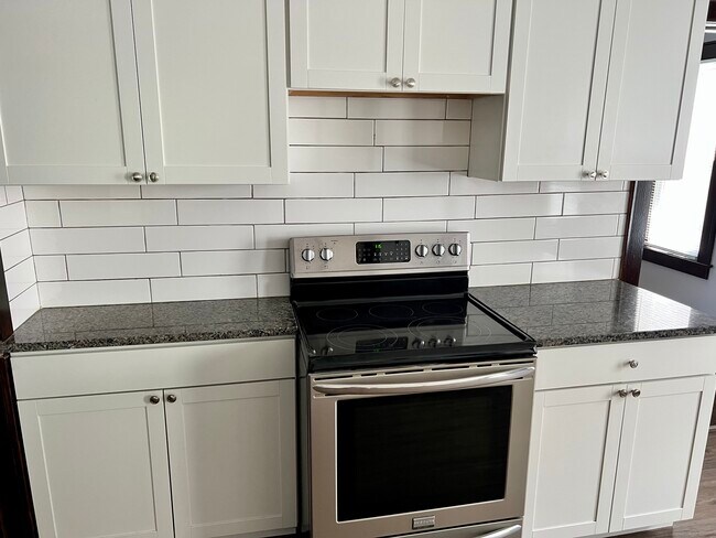 Building Photo - 33 Emory Ct