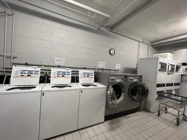 Foto del edificio - 6010 Boulevard E