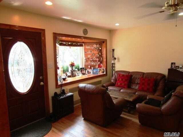 Building Photo - 88-16 Moline St