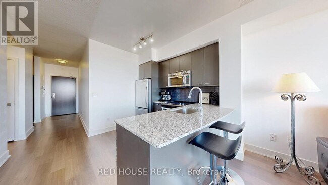 Photo du bâtiment - 88 Sheppard Ave E