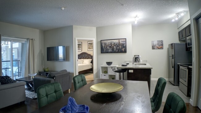 Photo du bâtiment - 1238-1238 Windermere Way SW