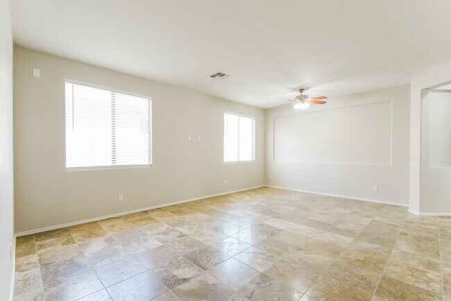 Building Photo - 2226 W Oyer Ln