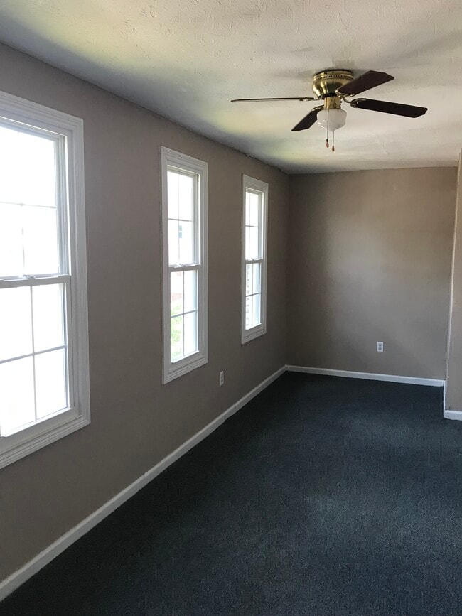3 season sunroom - 207 W Irvine St