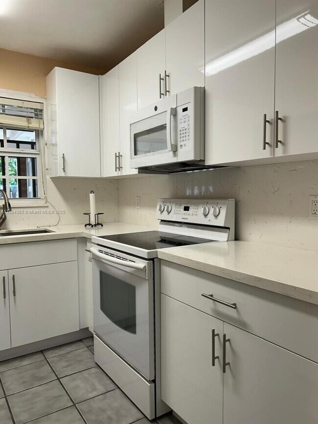 Foto del edificio - 12282 SW 10th St