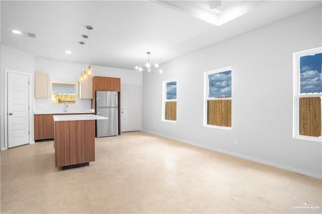 Building Photo - 18 N Onyx Ave