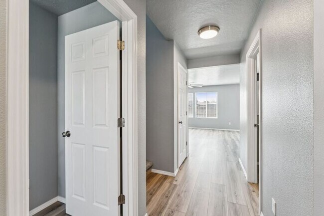 Foto del edificio - 1367 Placerville Ct