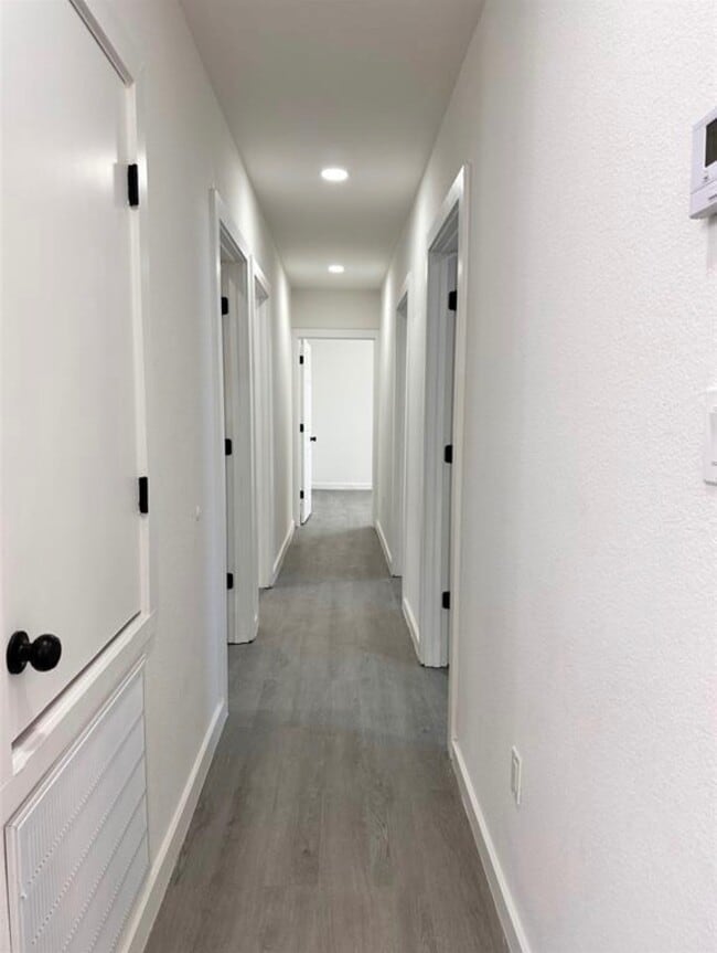 Building Photo - 328 Clearwater St