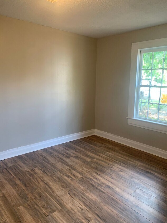 Foto principal - 616 Eastwood Ave