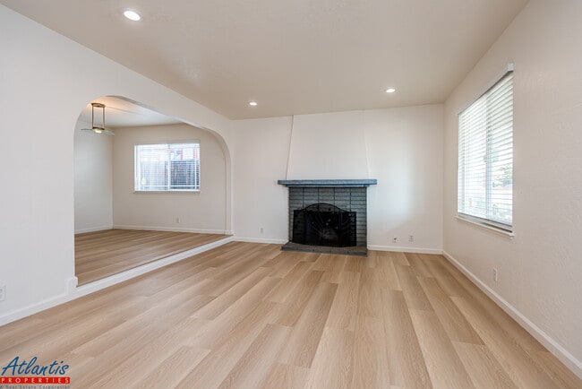 Foto del edificio - 3445 Tully Rd