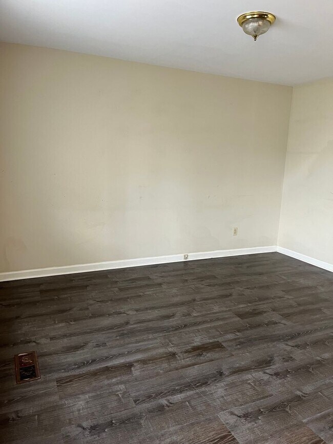 Foto del edificio - 2 bedroom 1 bath duplex