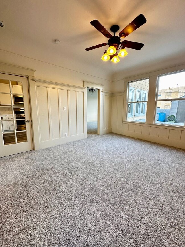 Building Photo - Beautiful 3 bedroom 2 bath flat in the Exc...