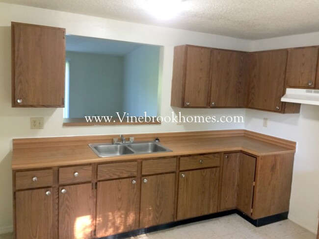 Building Photo - 2302 Cross Village Dr