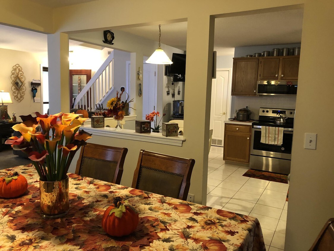 DINING/KITCHEN - 119 Stringham Rd