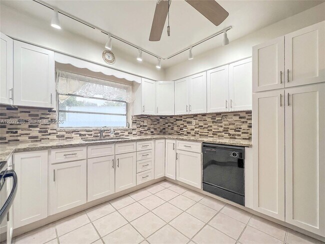 Foto del edificio - 192 SW 62nd Terrace