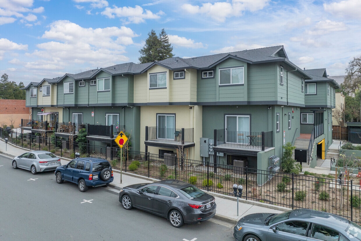 Primary - 901 Estudillo St