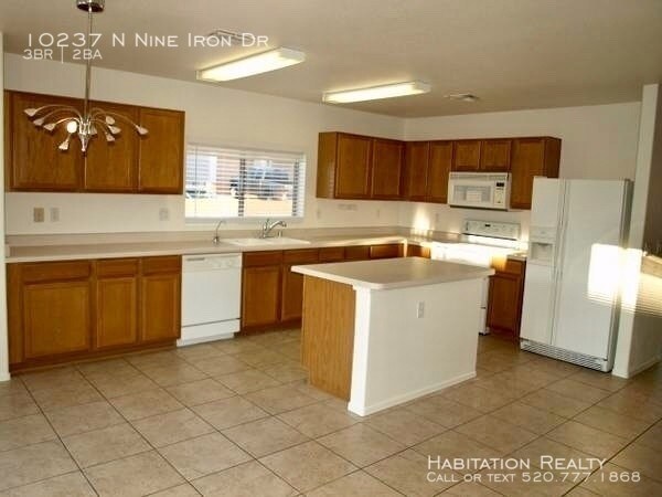 Building Photo - Spacious 3BD/2BA in The Villages of La Canada