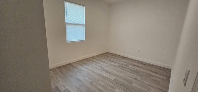 Building Photo - 611 Greenbriar Blvd