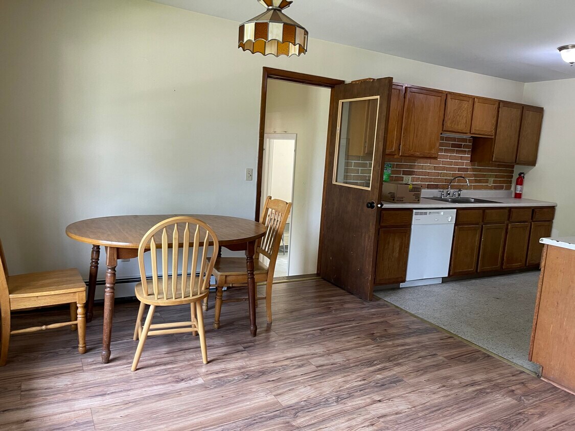 Foto principal - 166 Kendall Ave