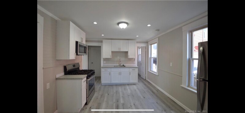 Primary Photo - 495 Carroll Ave