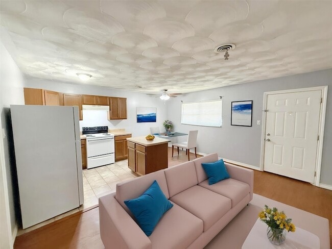 Building Photo - 211 Skyway Dr