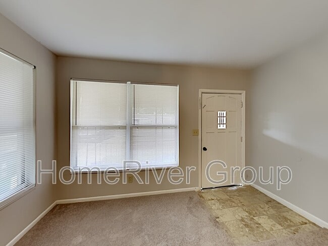 Building Photo - 39205 Park Dr