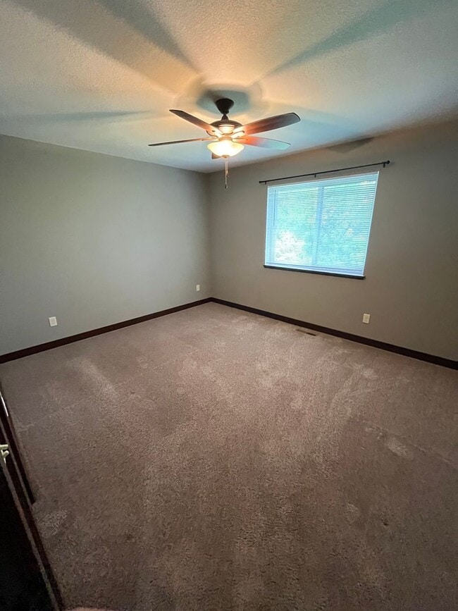 Building Photo - 3302 White Oak Ln