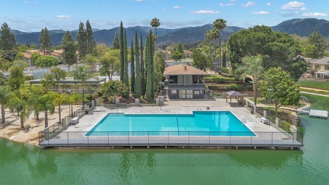 Building Photo - 1428 Camelot Dr
