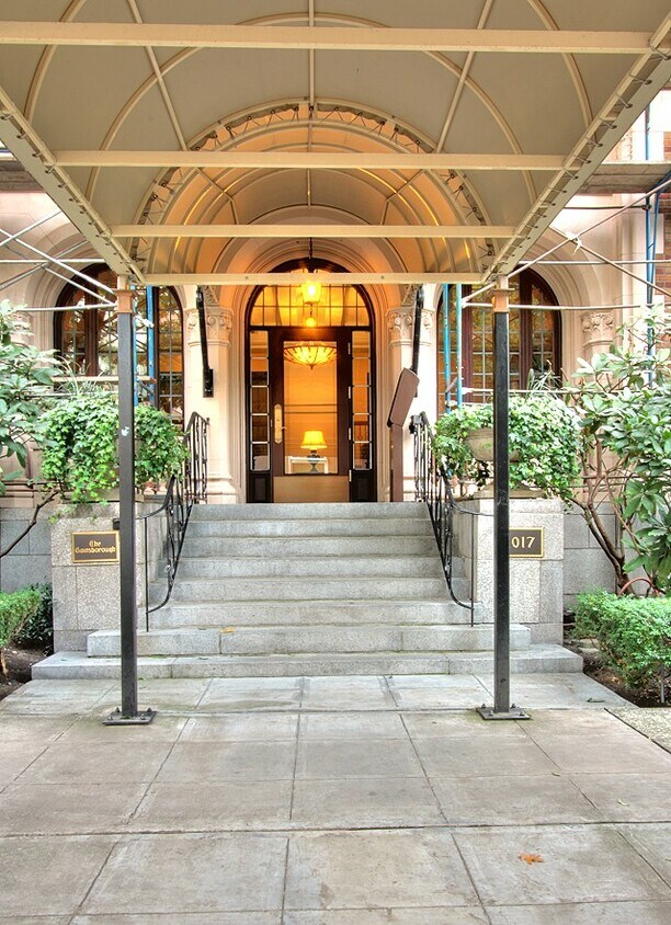 Main Entry - 1017 Minor Ave
