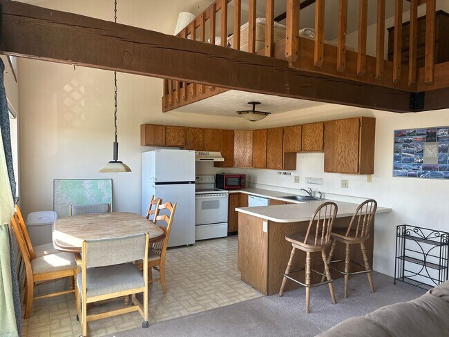 Building Photo - 2 bed plus large loft! All utilities inclu...