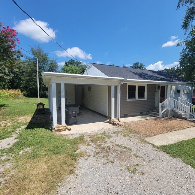 Foto del edificio - 2 Bed, 1 Bath House-Cookeville City Limits