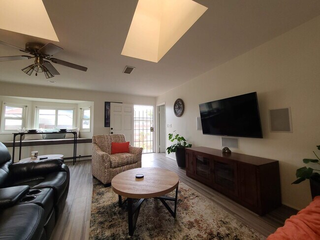 Foto del edificio - 8140 E Woodson St