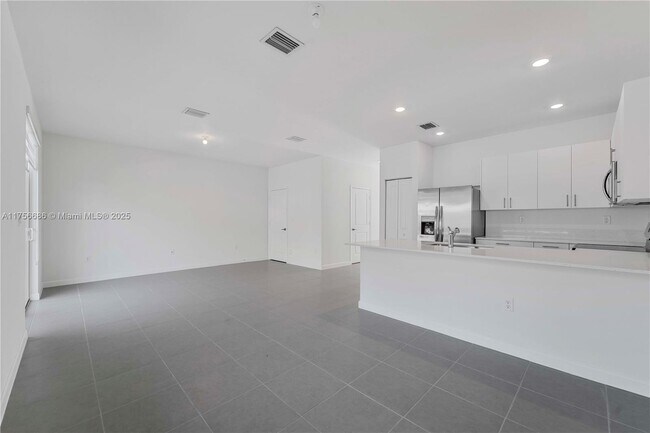 Foto del edificio - 701 SE 13th Street Cir