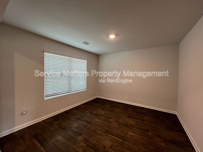 Foto del edificio - 7571 Oak Lake Blvd