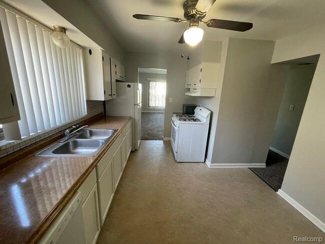 Building Photo - 59 W Harwood Ave