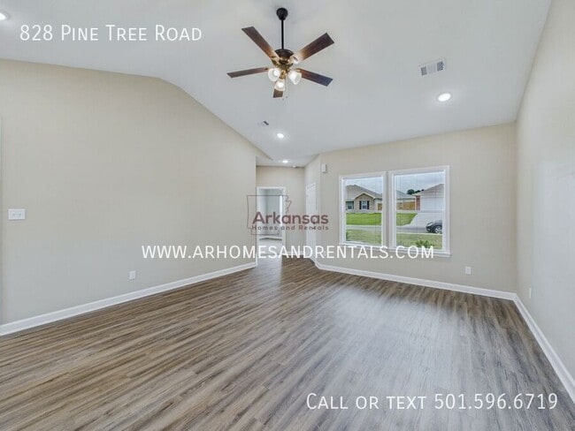 Building Photo - 828 Pine Tree Rd