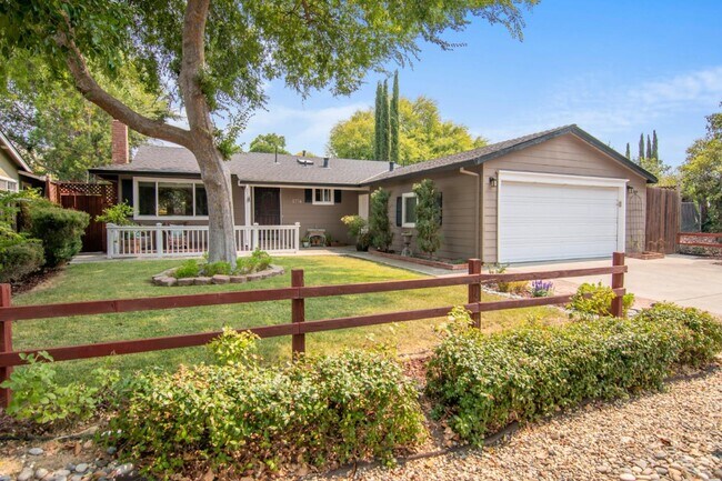 Foto del edificio - 5774 Lilac Blossom Ln