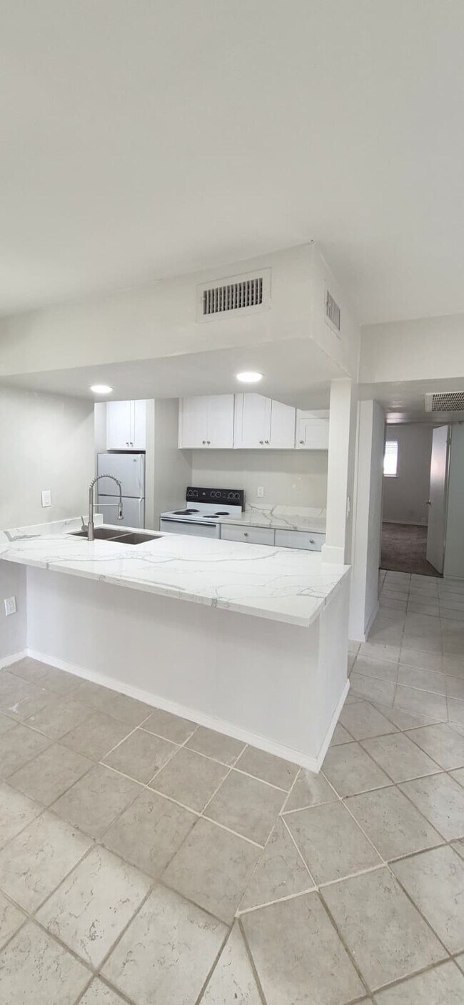 Foto del edificio - 5343 Richmond Ave