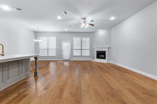 Foto del edificio - 16613 Dry Creek Blvd