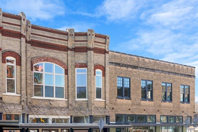 Building Photo - 102 E 2nd St