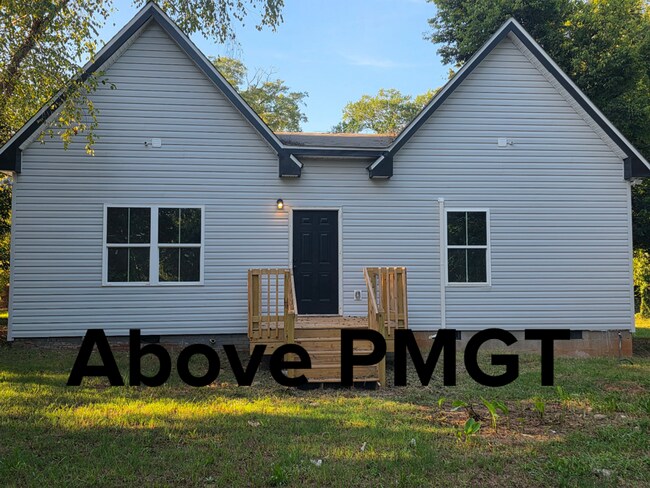 Foto del edificio - New remodeled 4 bedroom & 4 Bathroom Single Family home can also qualify as a student home.